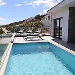 Villa-soleil-levant Vue Panoramique * סארי סולנזארה